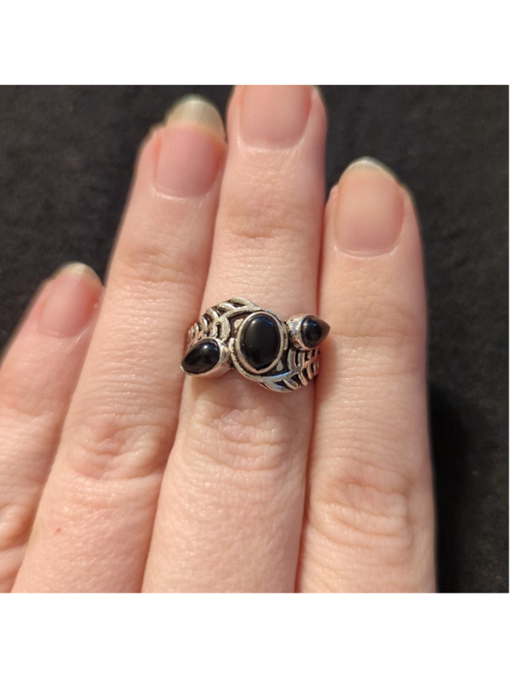 Silver Plated Black Onyx Gemstone Leaf Design Statement Ring - size 5.5